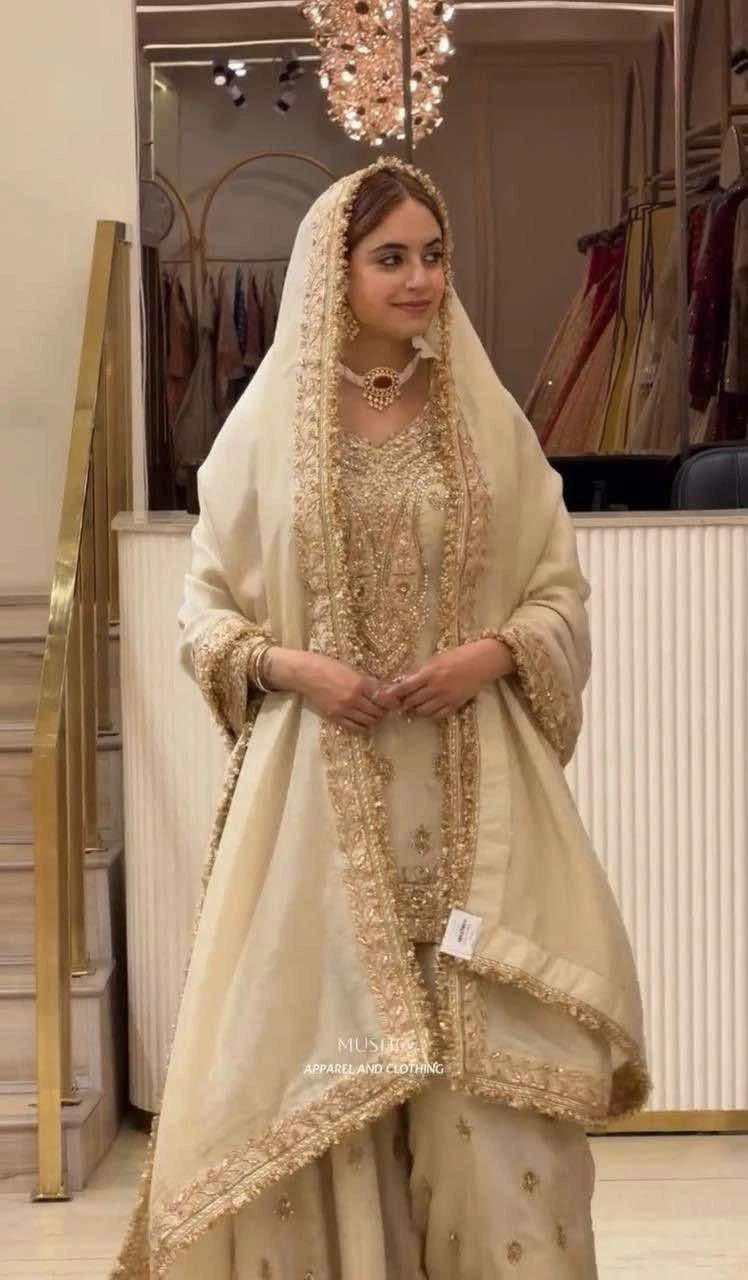 Clothing Women's Embroidered Outfit - photo 2