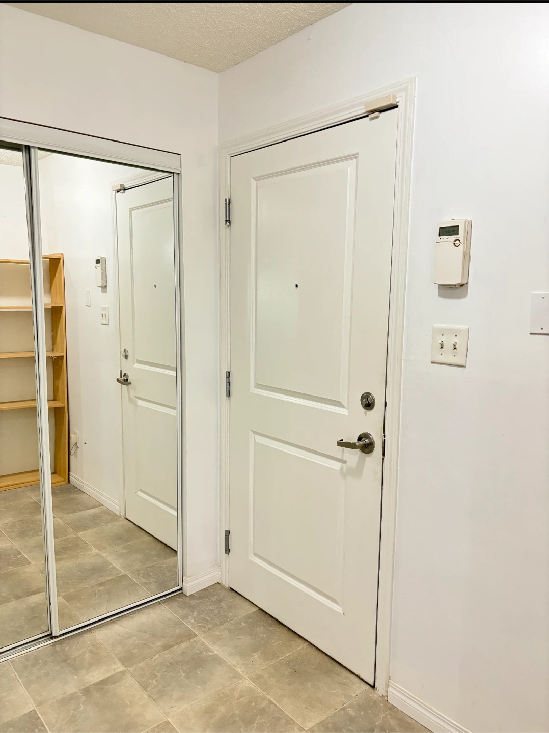 Room & private washroom. 11325–83 street nw - photo 3
