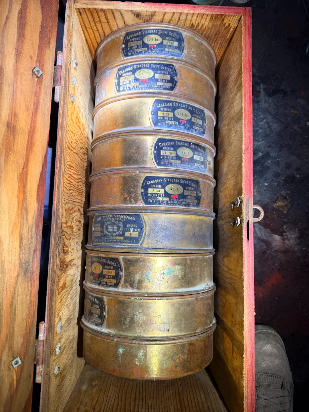 Canadian Standard Sieve Series Set in Wooden Case