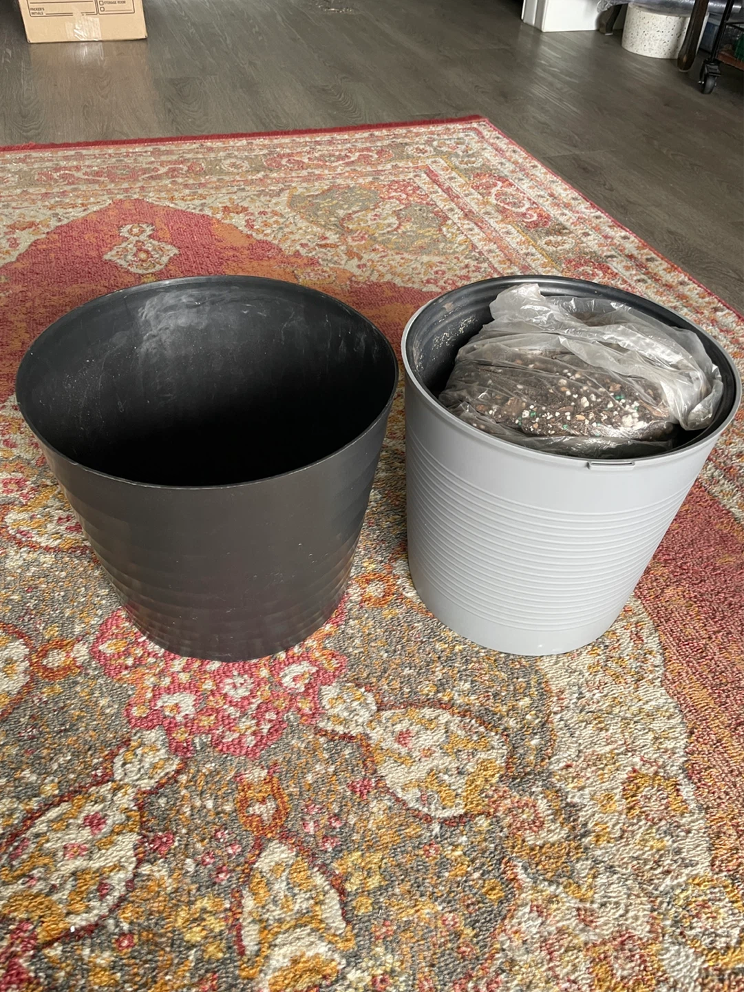 10x10 plant pots, with soil