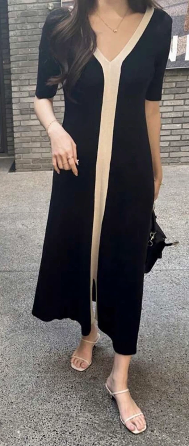 Black and Cream V-Neck Knit Dress