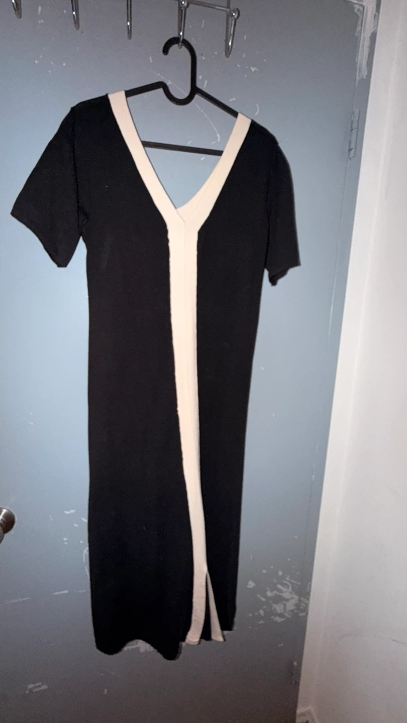 Black and Cream V-Neck Knit Dress - photo 2
