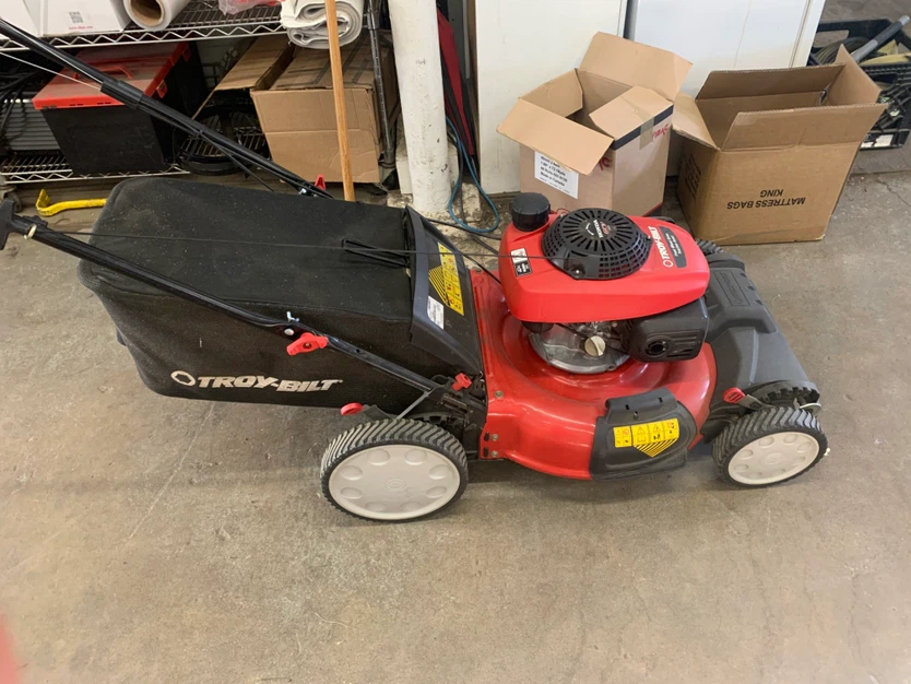 Troy-Bilt Front Wheel Drive Lawnmower - photo 2