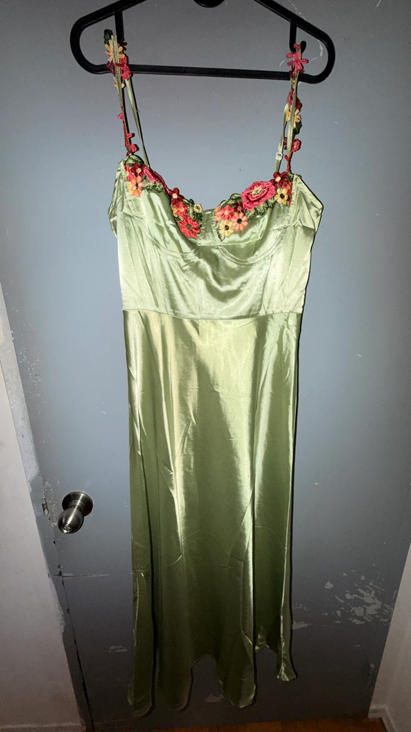 Floral Embroidered Satin Midi Dress - photo 2