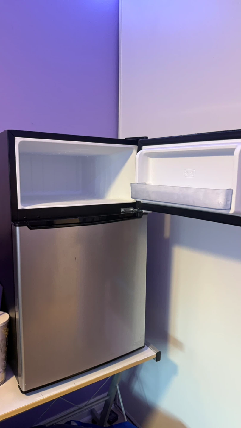 Hamilton Beach Mini Fridge - photo 2