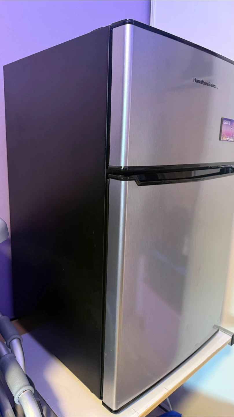 Hamilton Beach Mini Fridge - photo 3