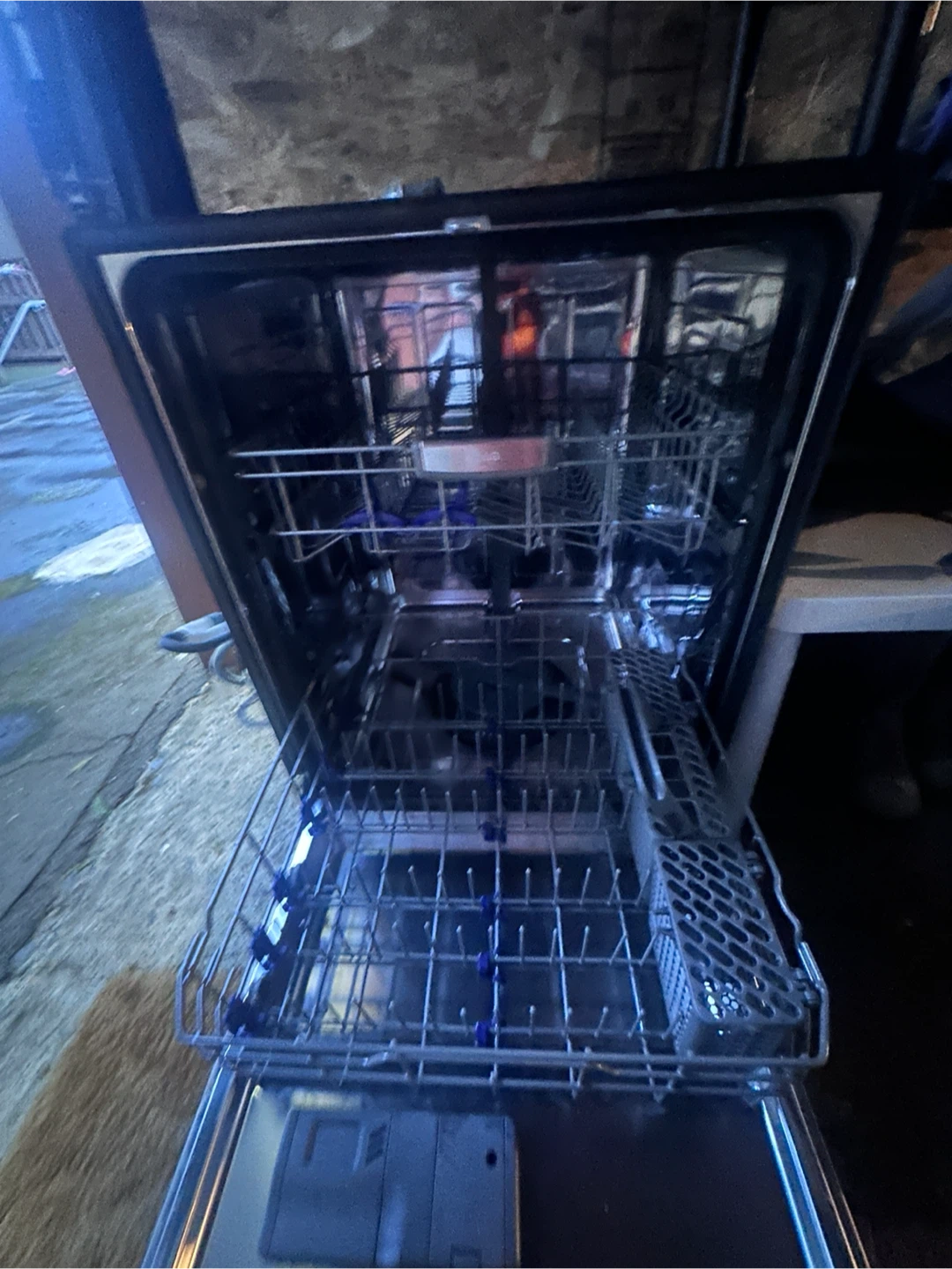 LG  Dishwasher , Electric stove great condition - photo 2