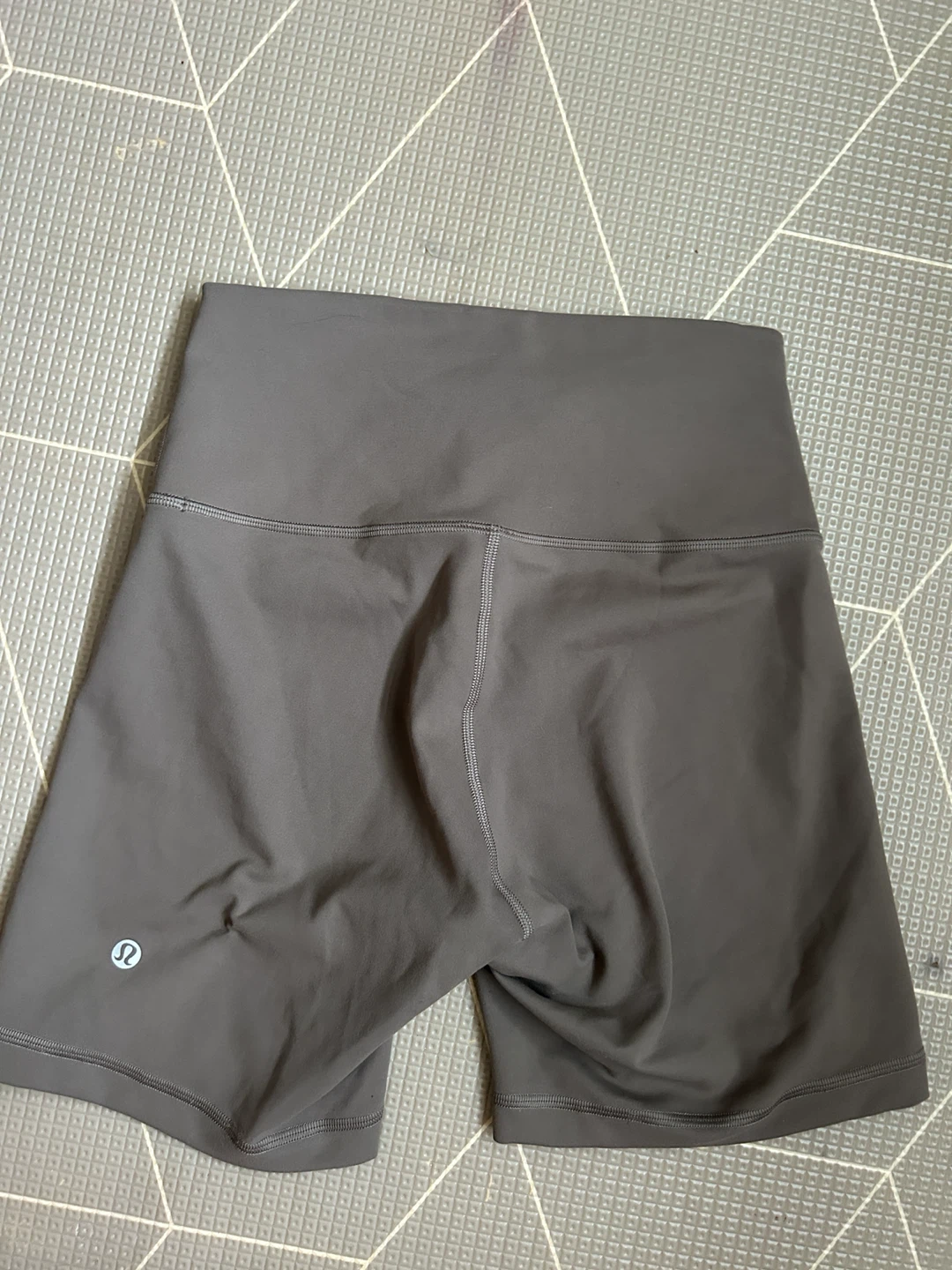Lululemon Women's Shorts Size 6 - photo 3