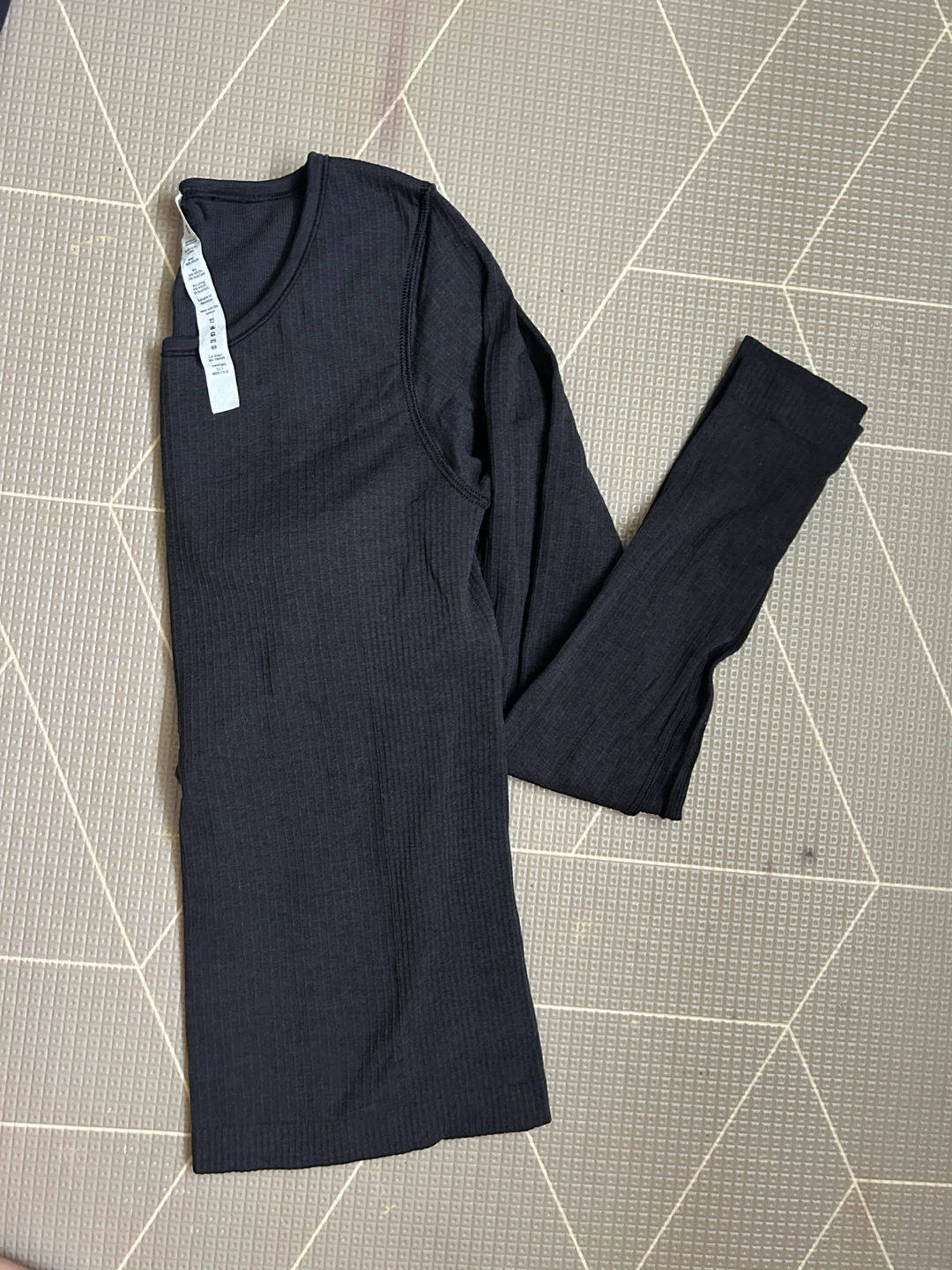Lululemon Black seamless Long Sleeve Shirt Size 8
