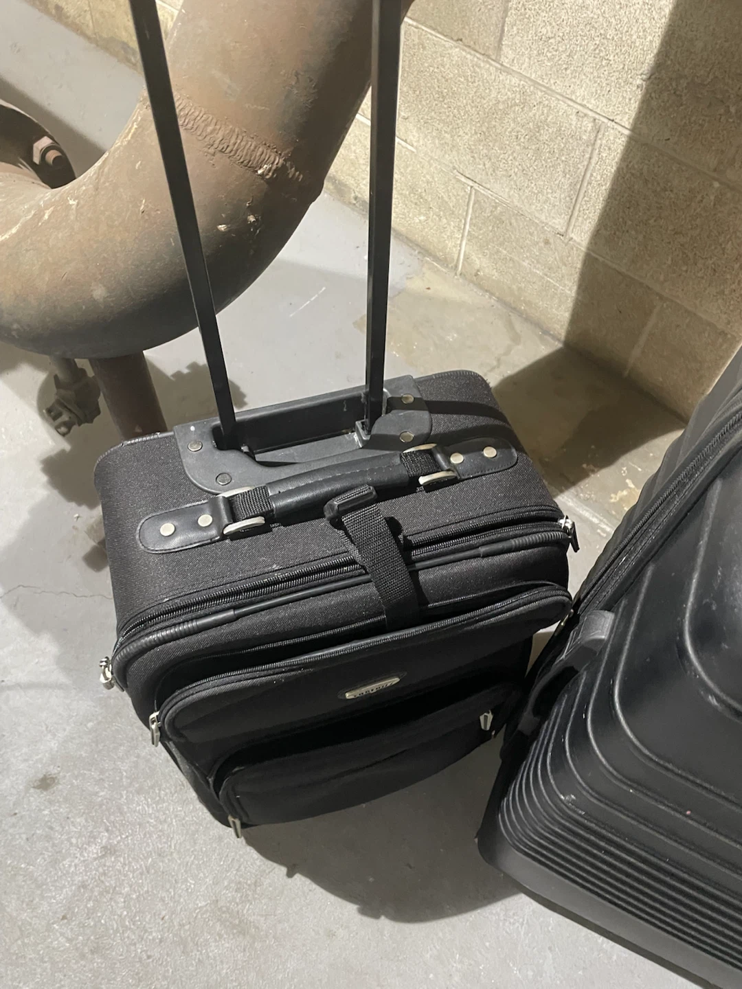 Béis Black Hardside Check-in Luggage