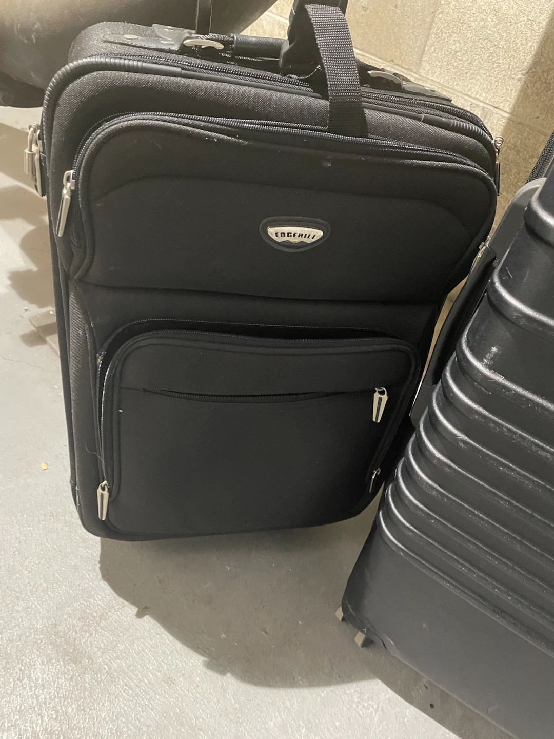 Béis Black Hardside Check-in Luggage - photo 3