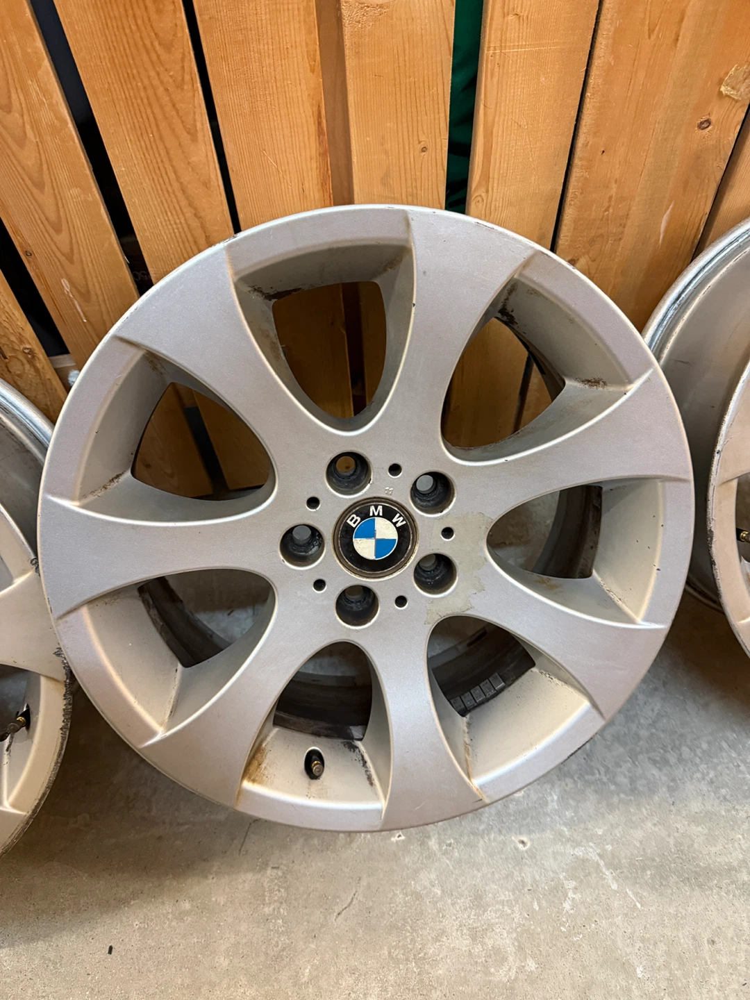 Set of 4 Genuine BMW 18” staggered wheels - photo 2