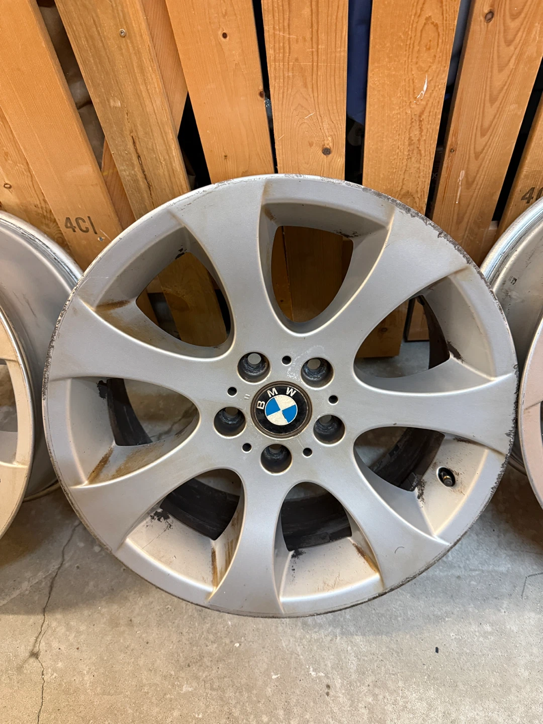 Set of 4 Genuine BMW 18” staggered wheels - photo 3