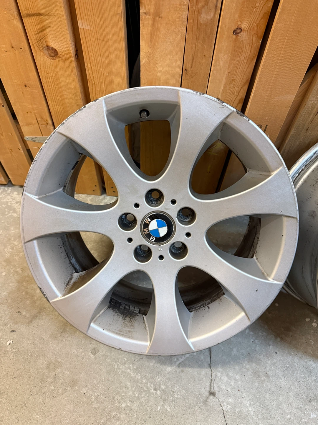 Set of 4 Genuine BMW 18” staggered wheels - photo 4