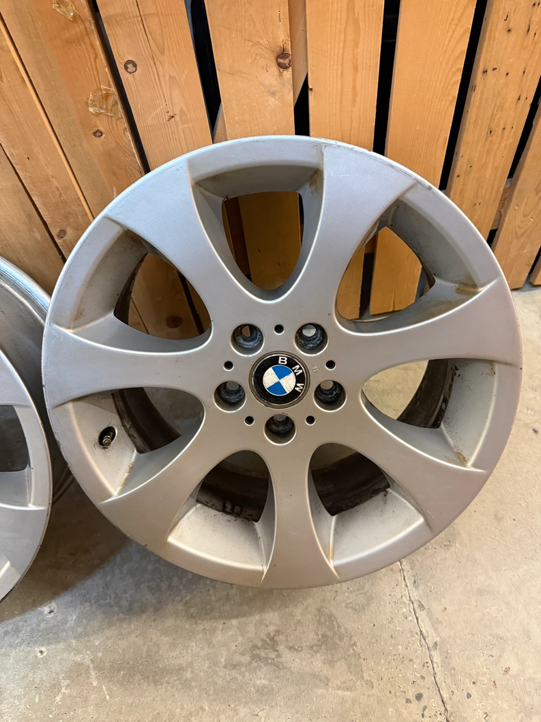 Set of 4 Genuine BMW 18” staggered wheels - photo 5