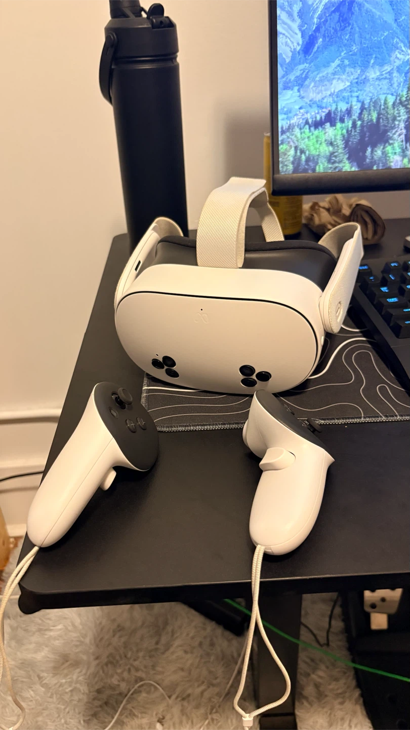 Meta Quest 3s VR Headset with Controllers - photo 2