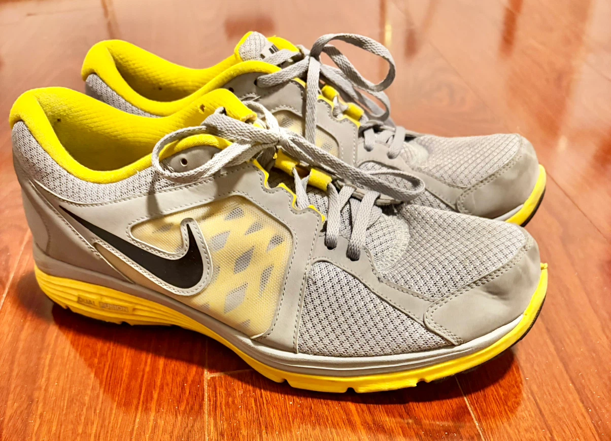 Nike men’s sneakers size 9.5 - photo 2