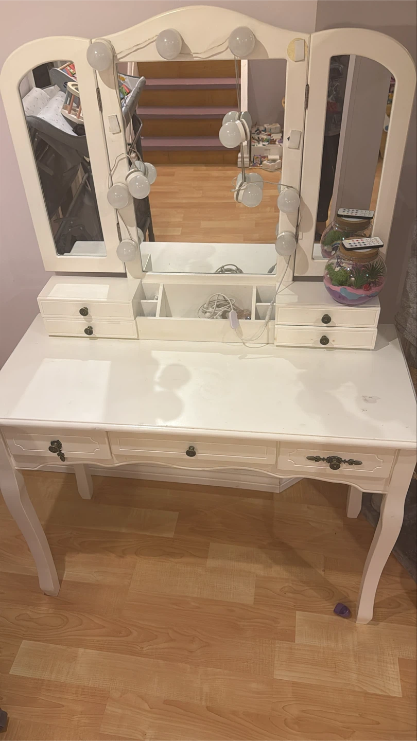 White Vanity Desk with Tri-fold Mirror and Lights - photo 3