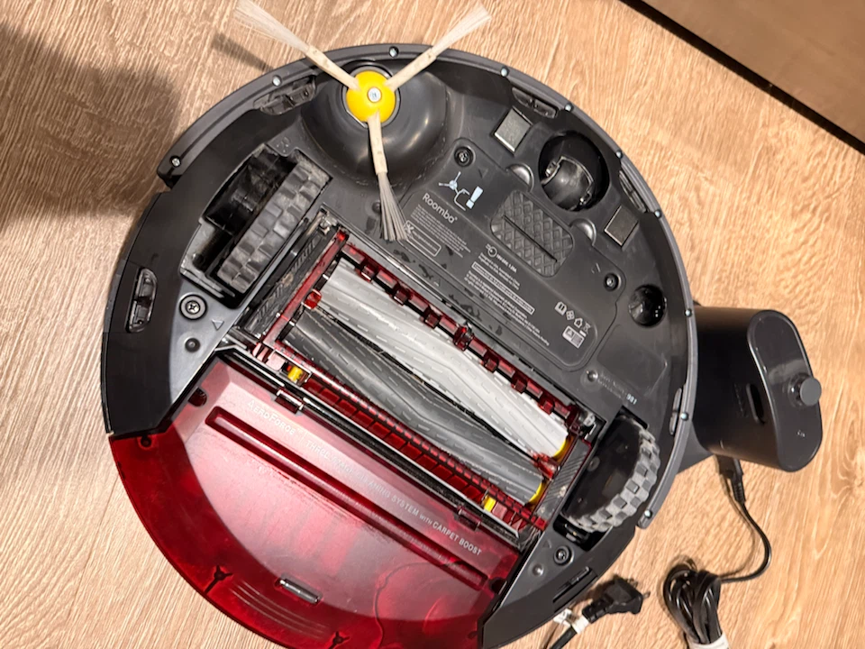 iRobot Roomba Robot Vacuum - photo 3