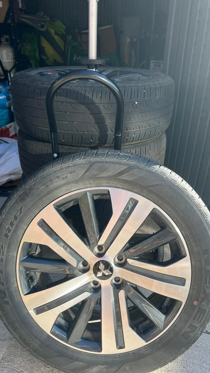 Mitsubishi RVR tires