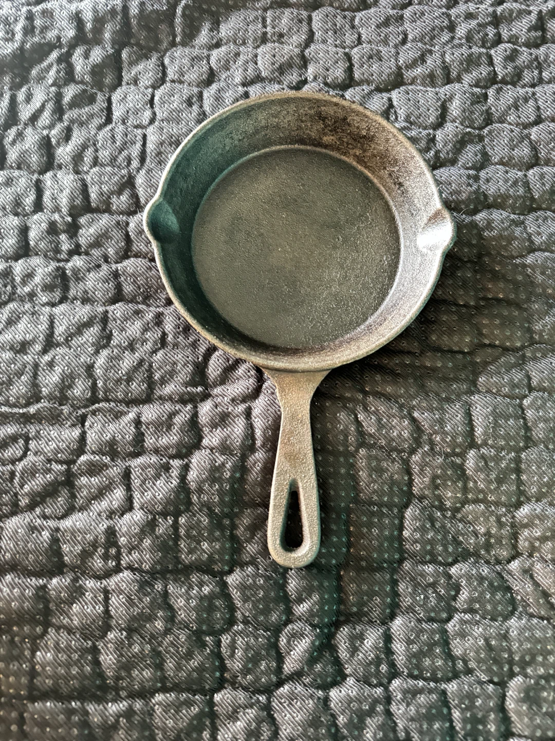 Lodge Cast Iron Skillet + Small Cast Iron Skillet – Set of 2 - photo 3