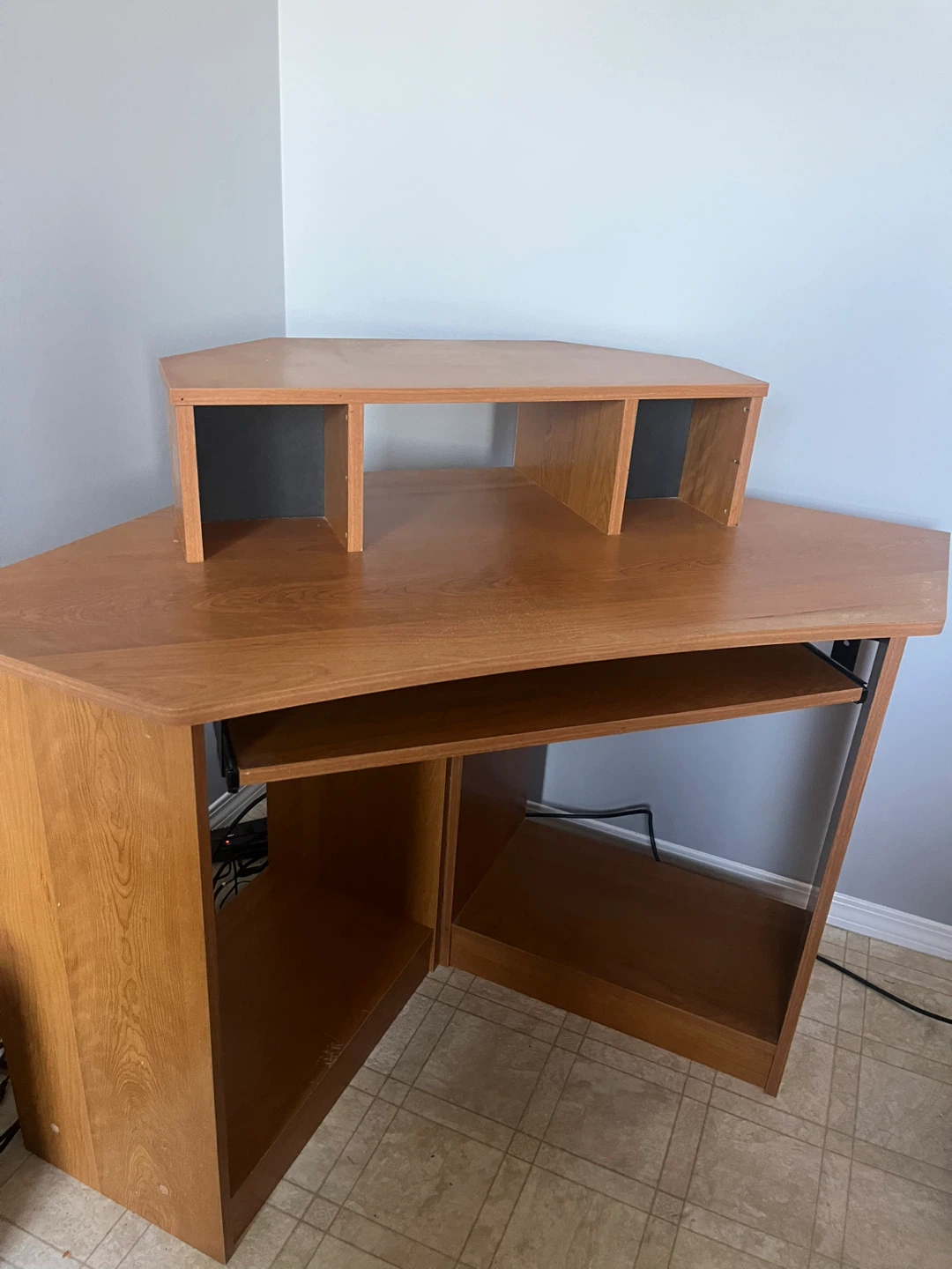 Corner Computer Desk with Hutch