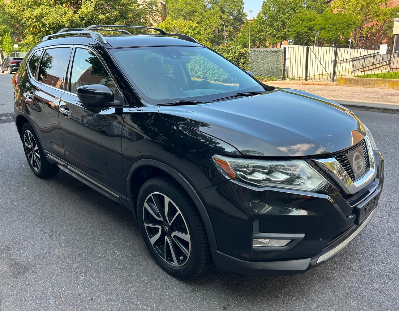 2017 Nissan Rogue SL SUV - photo 2