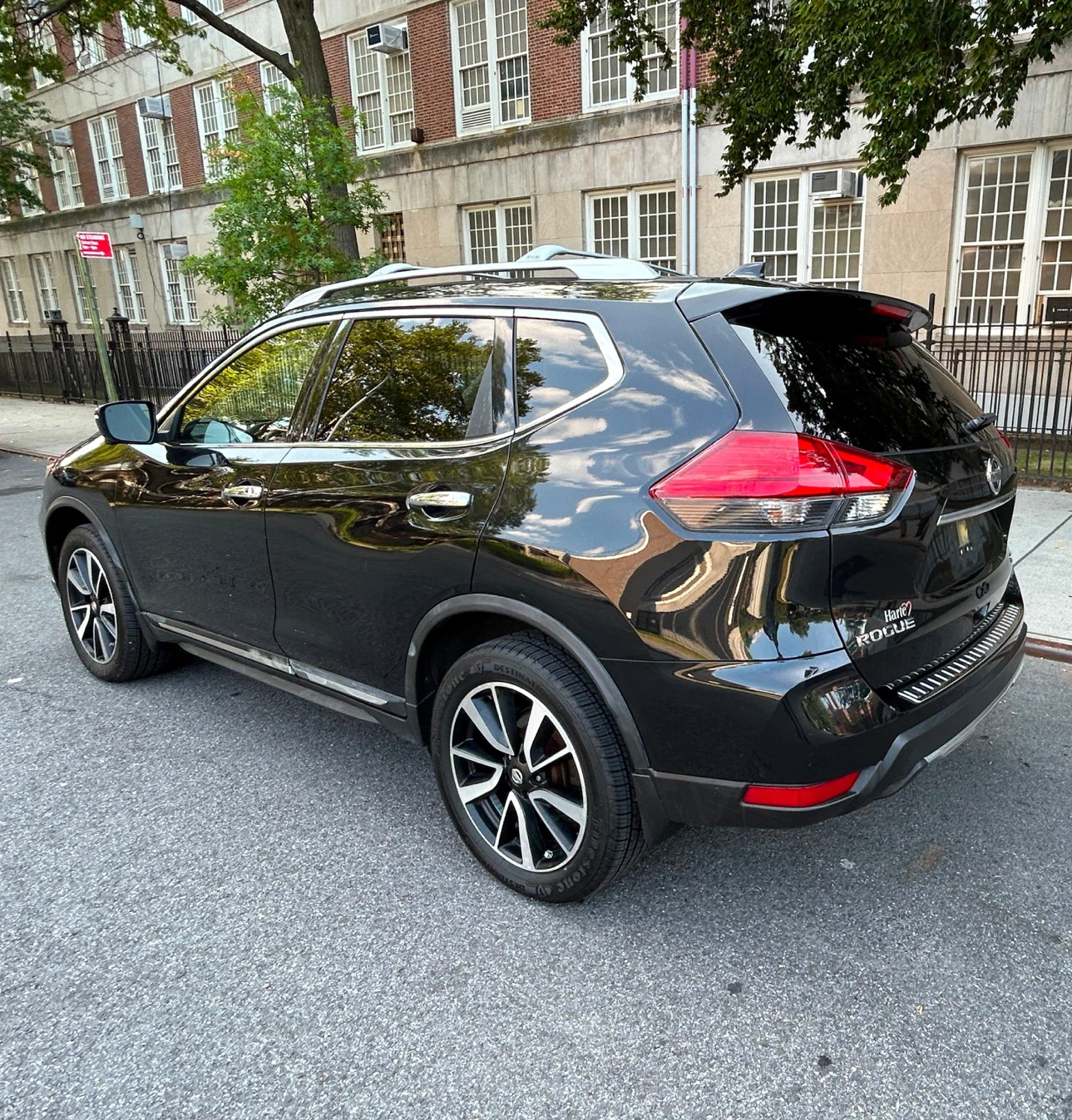 2017 Nissan Rogue SL SUV - photo 4