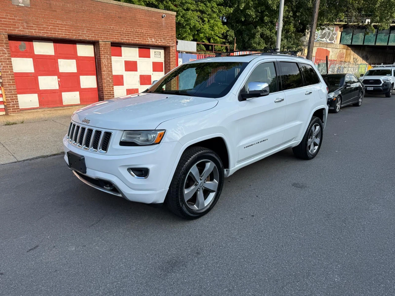 2016 Jeep Grand Cherokee overland - photo 2