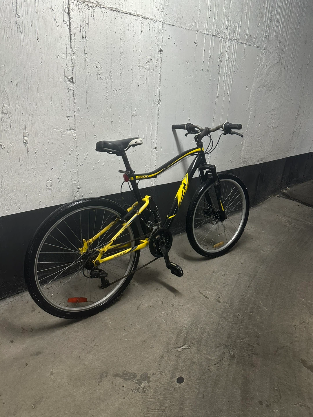 CCM Static Full-Suspension Mountain Bike