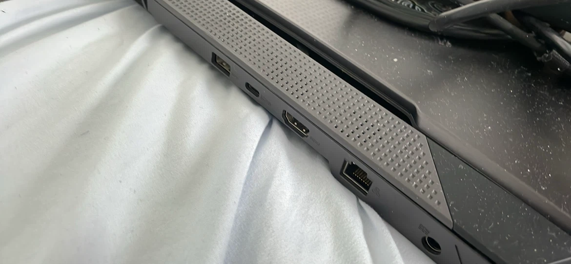 ASUS ROG Strix G17 Laptop (FOR PARTS) - photo 5