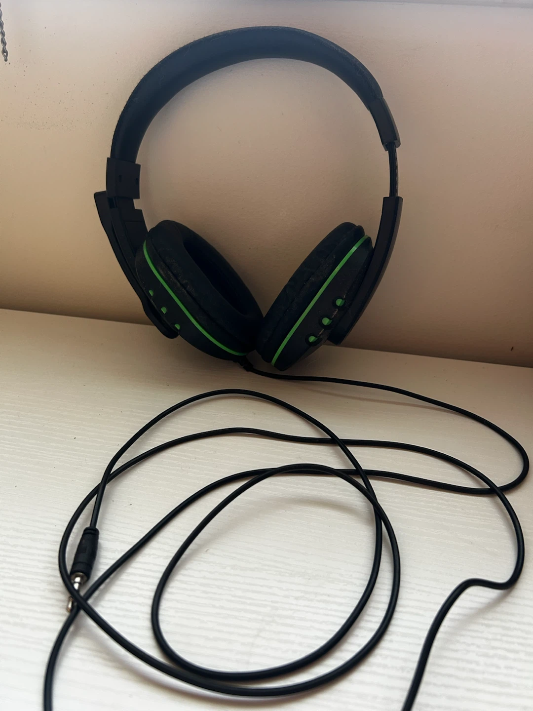 Black and Green Headphones - photo 2