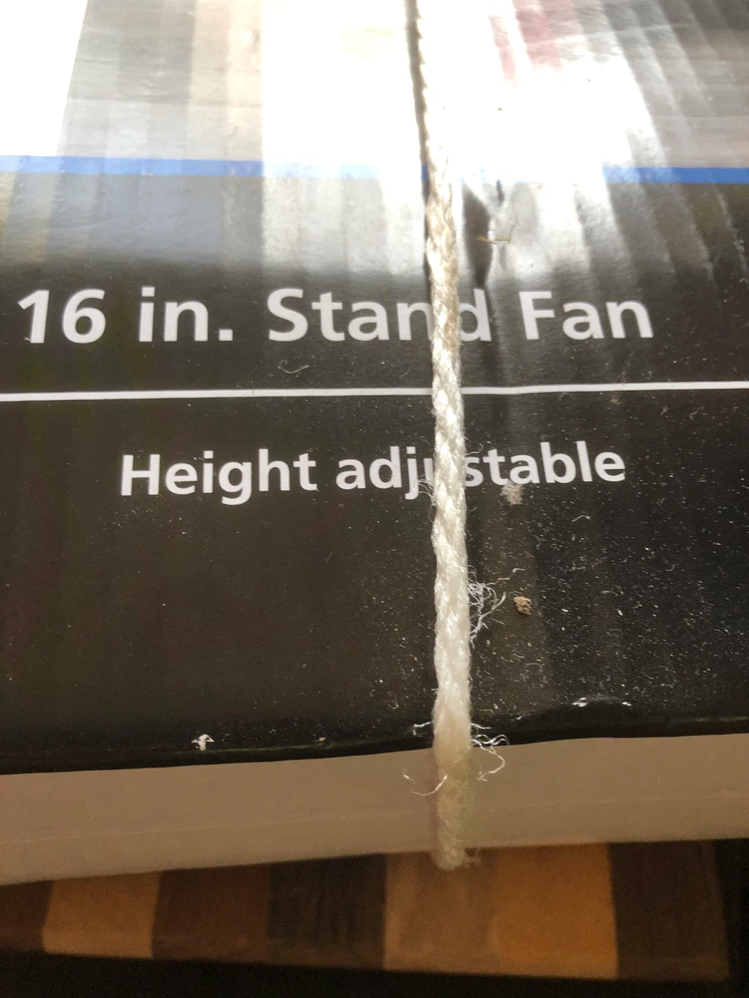 New. Mainstays 16 in. Oscillating Stand Fan - photo 2