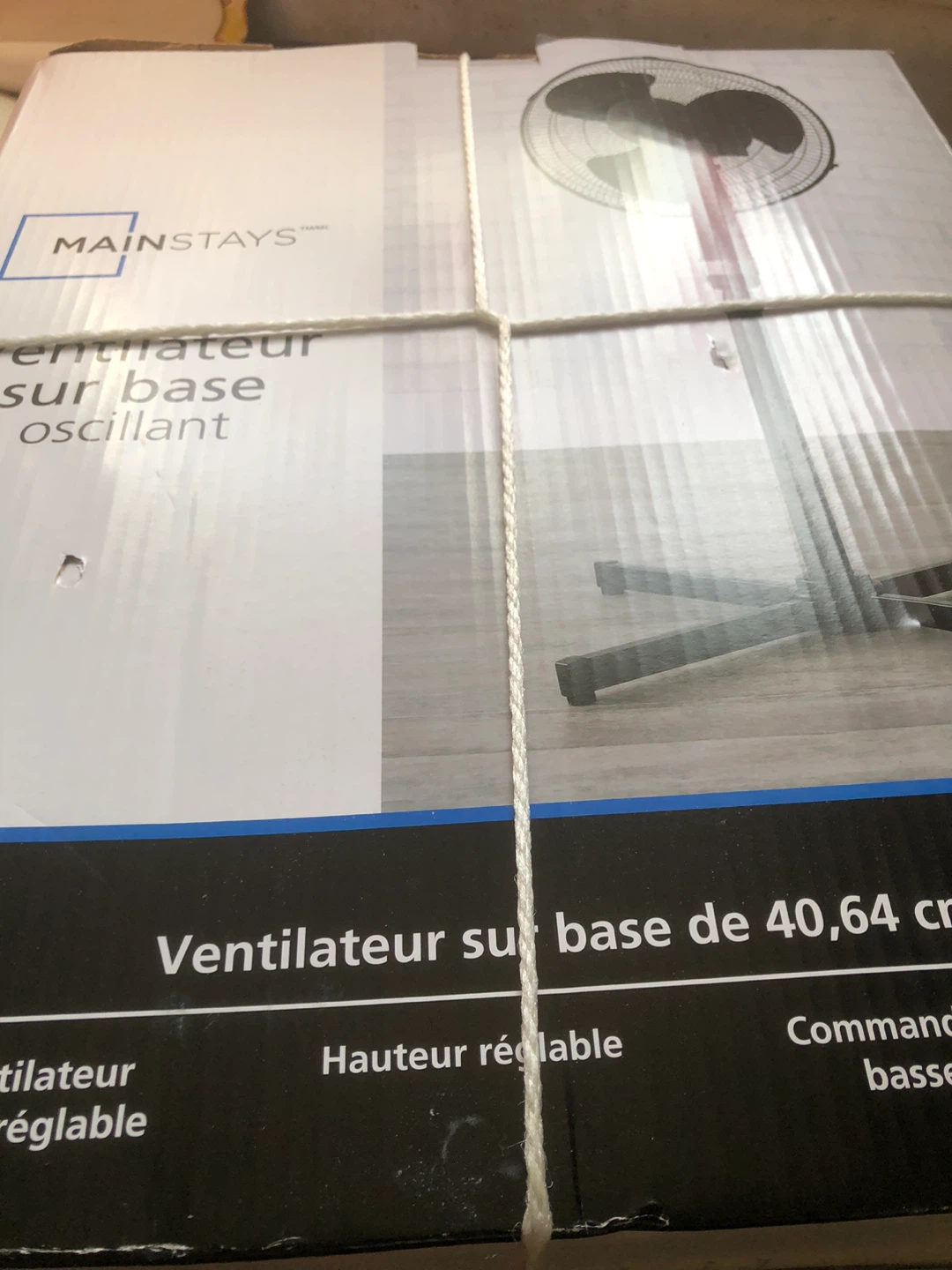 New. Mainstays 16 in. Oscillating Stand Fan - photo 3