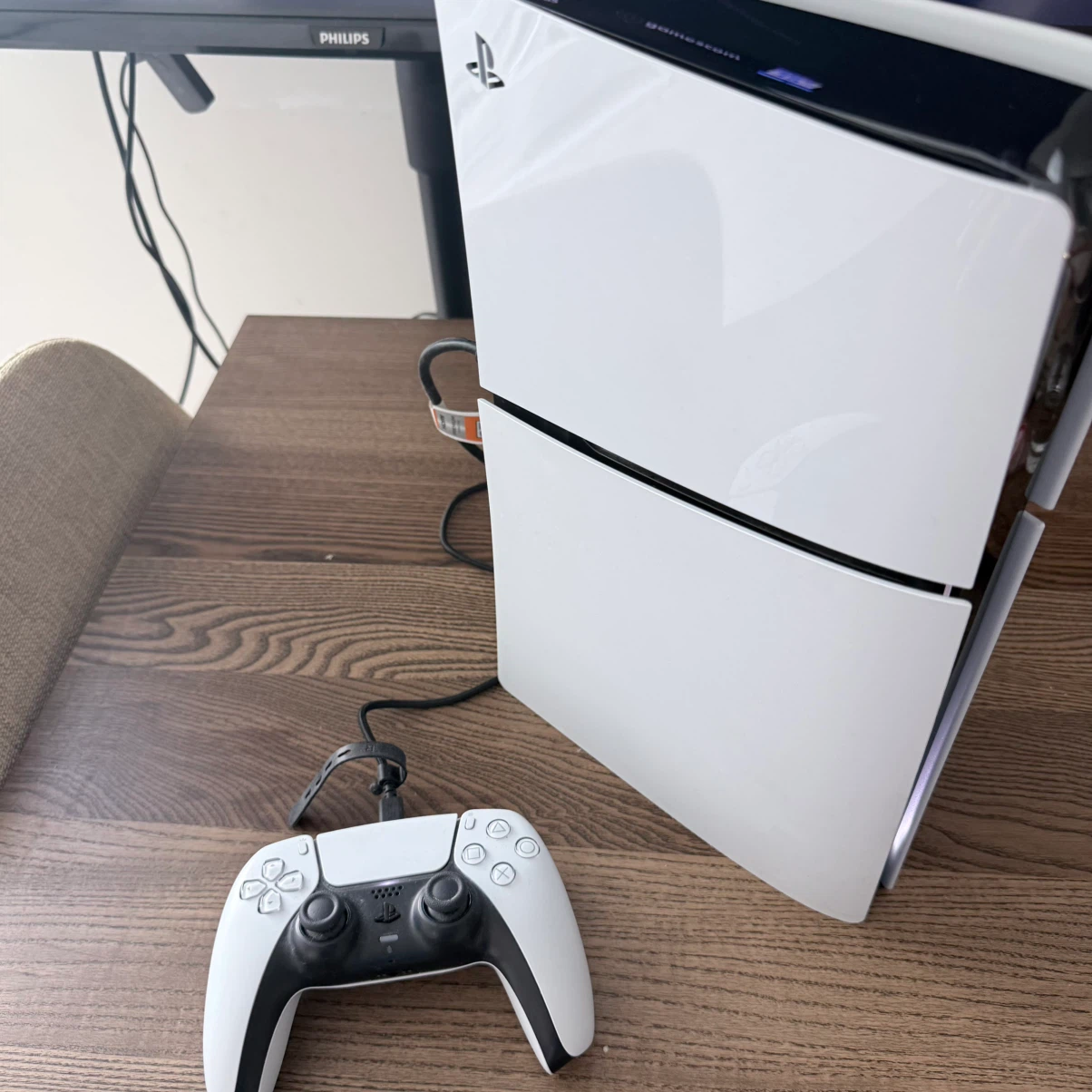 Ps5 Slim Disc Edition for $550 - photo 2
