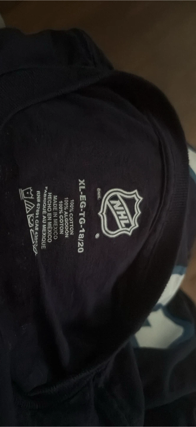 Winnipeg Jets Hellebuyck #37 T-Shirt - photo 3