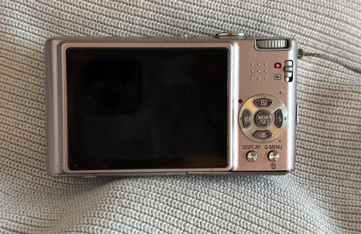Digital Camera - photo 2