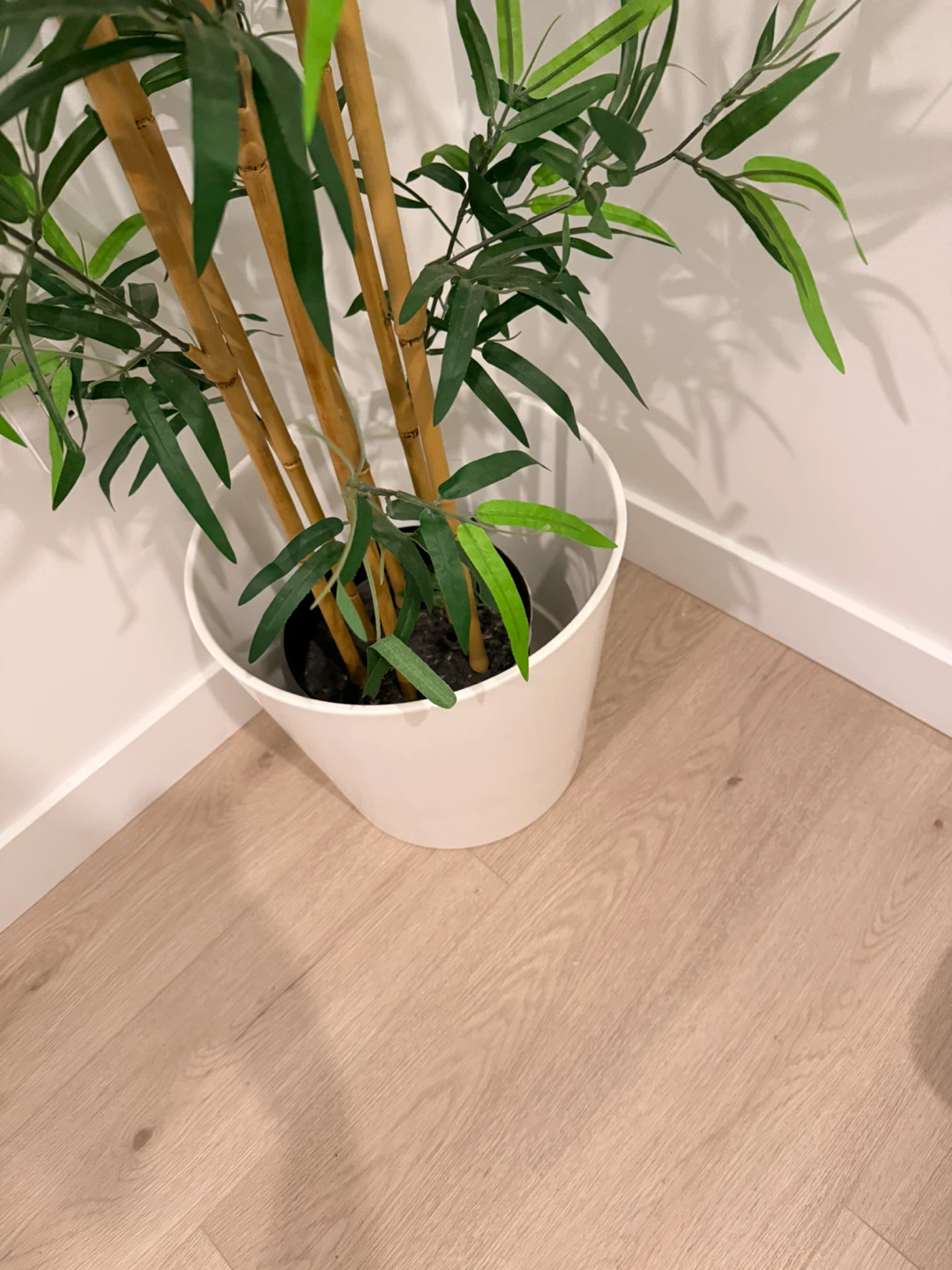 White Ceramic Plant Pot Large (without the plant) - photo 3