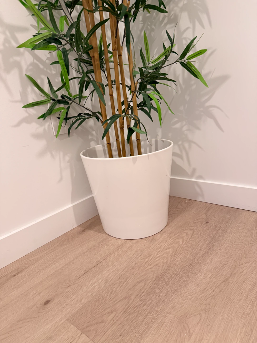 White Ceramic Plant Pot Large (without the plant) - photo 5