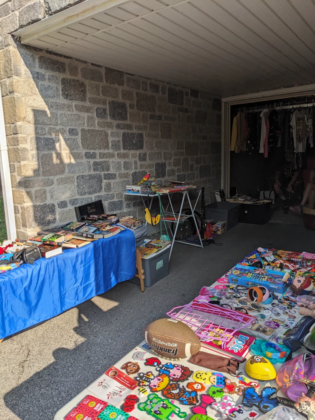 GARAGE SALE - WILLOWDALE YARD SALE DAY - photo 3