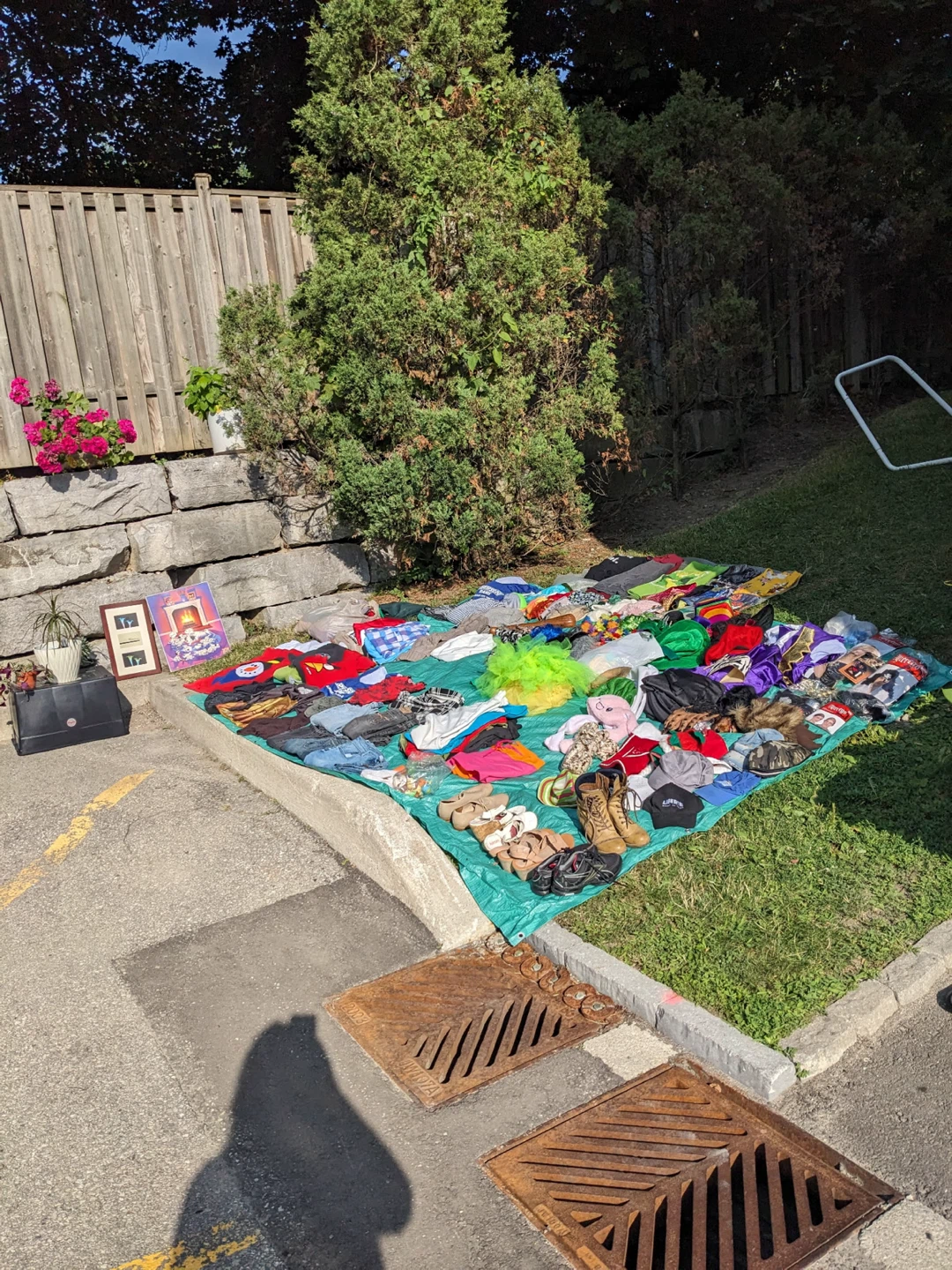 GARAGE SALE - WILLOWDALE YARD SALE DAY - photo 4