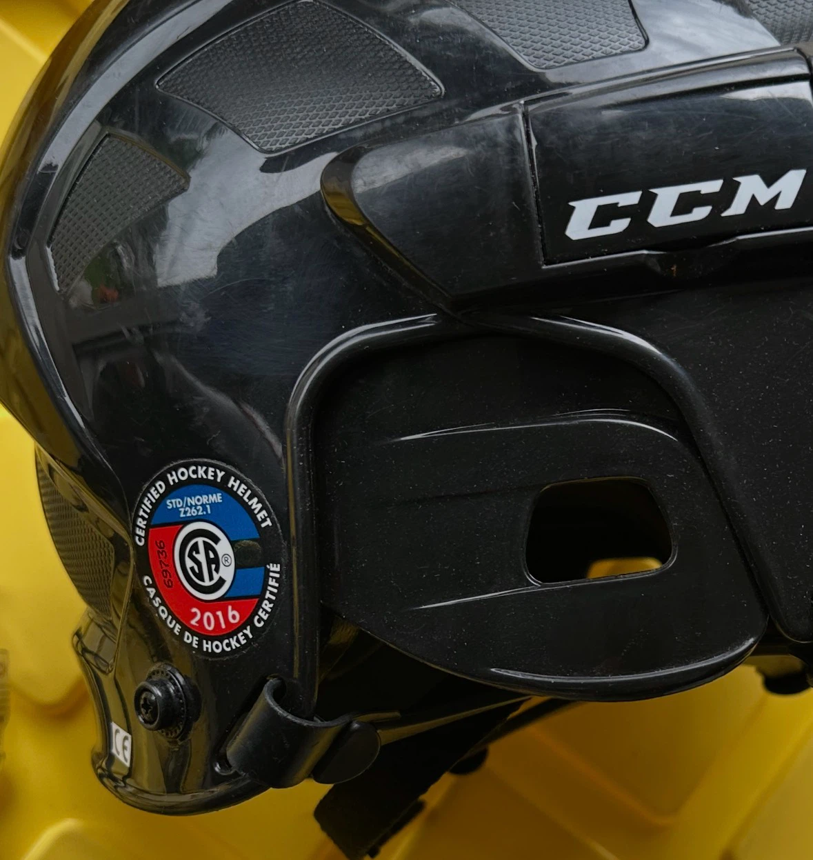 Men’s XL hockey helmet