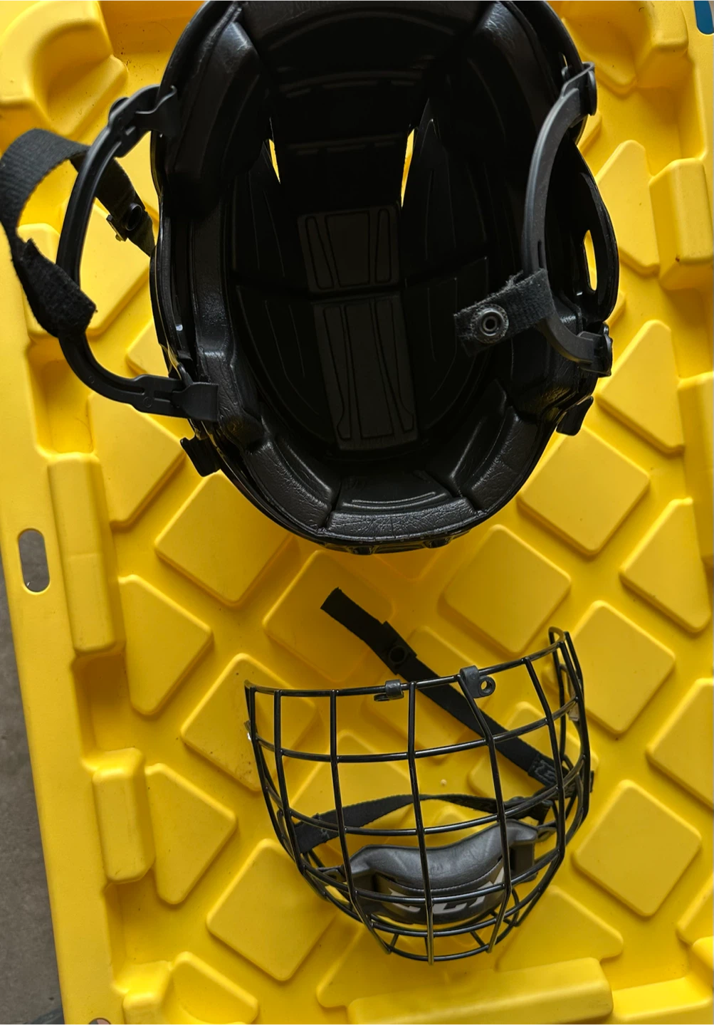 Men’s XL hockey helmet - photo 2