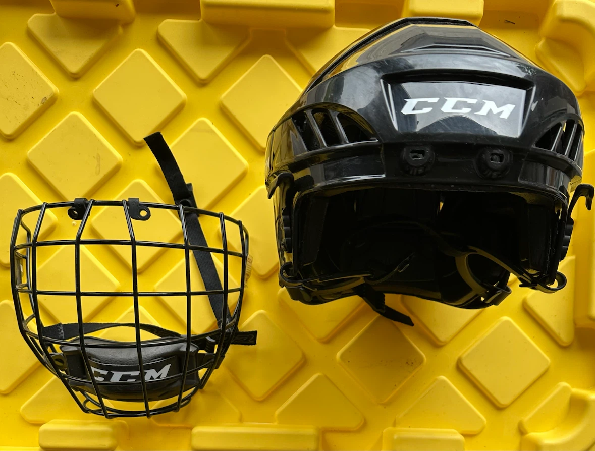 Men’s XL hockey helmet - photo 3
