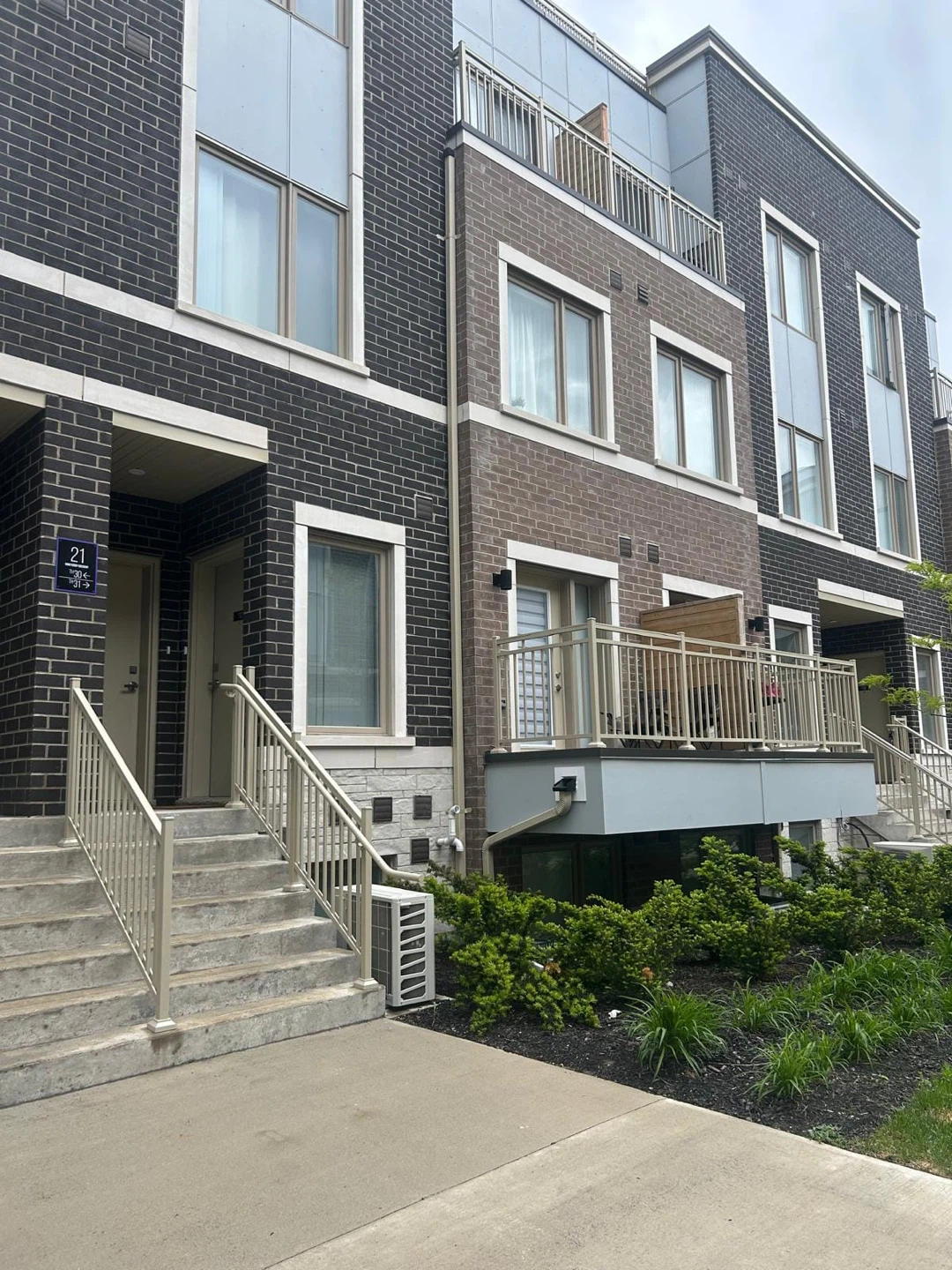 2 Beds 3 Baths - Townhouse