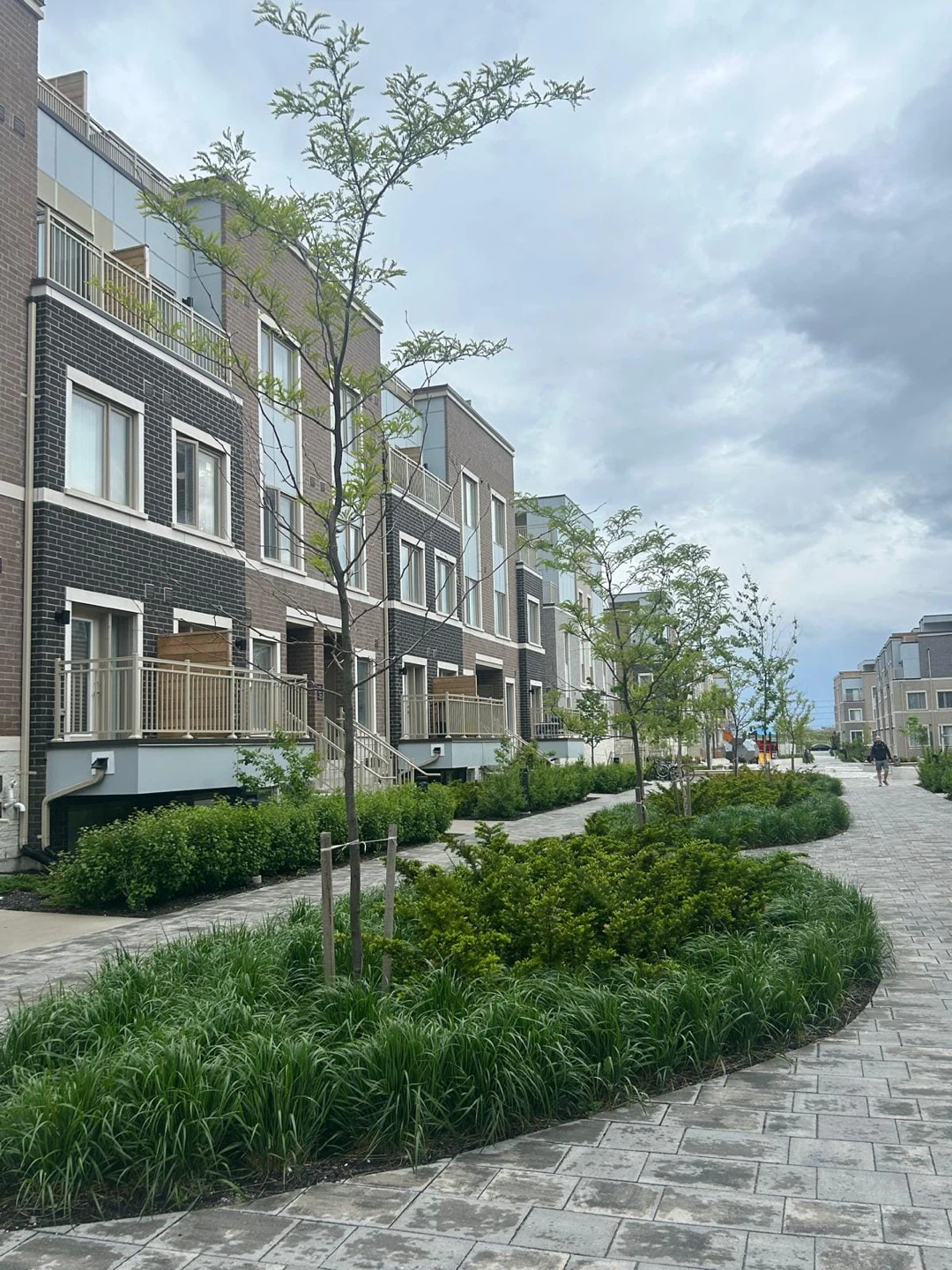 2 Beds 3 Baths - Townhouse - photo 2