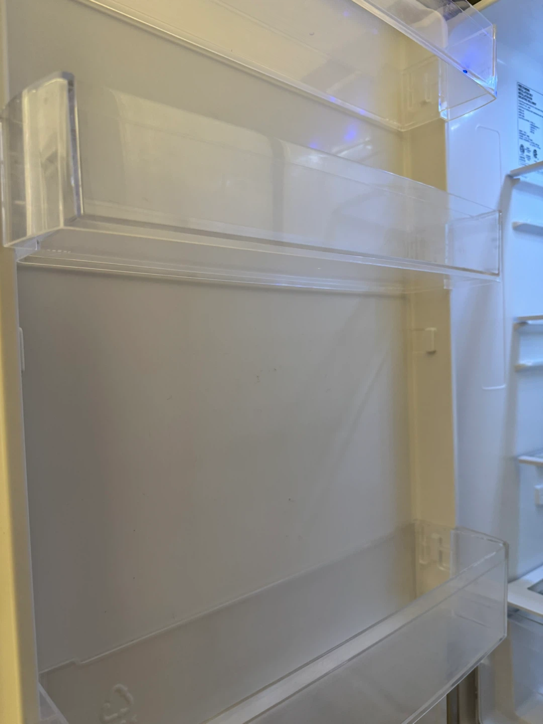 Electrolux Refrigerator - photo 2