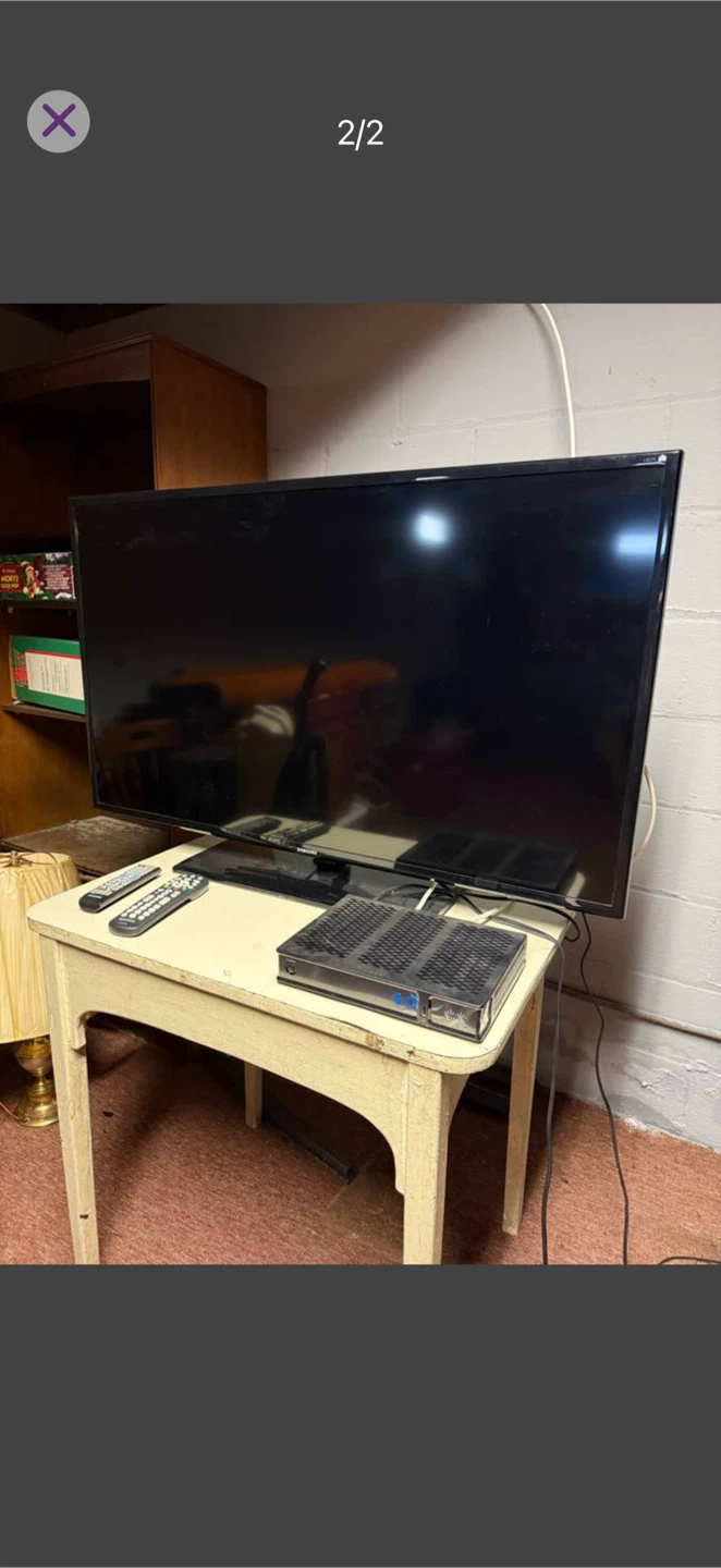 Samsung 48” tv with remote - photo 2