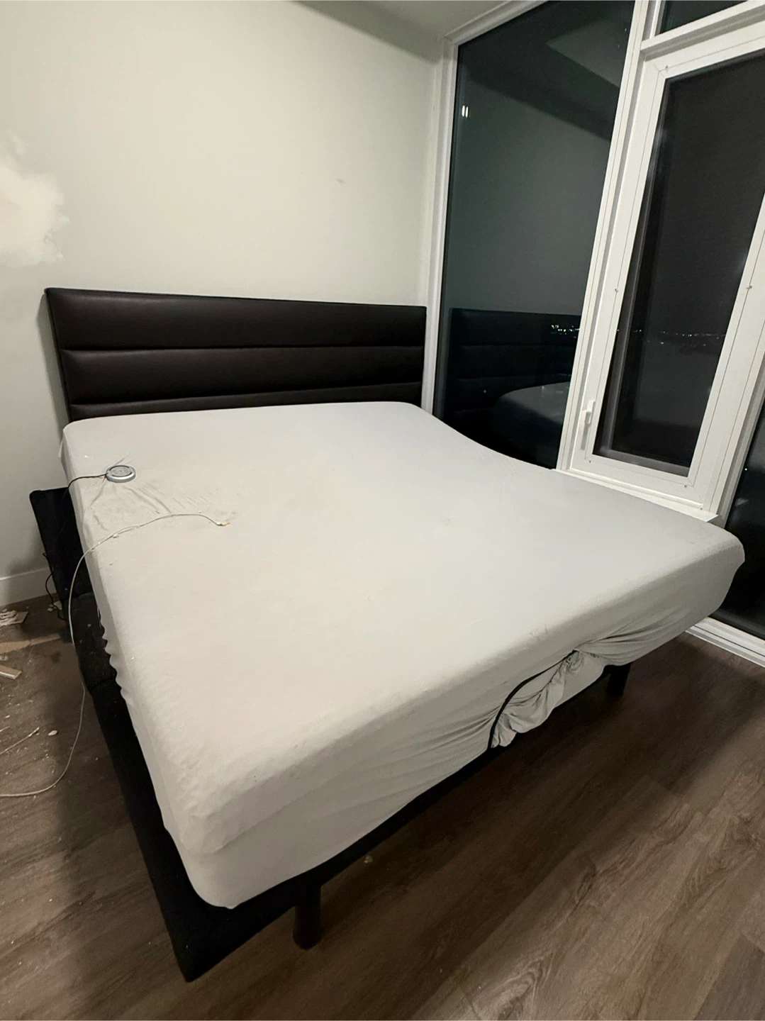 Julien Beaudoin Electric bed+ frame+ mattress