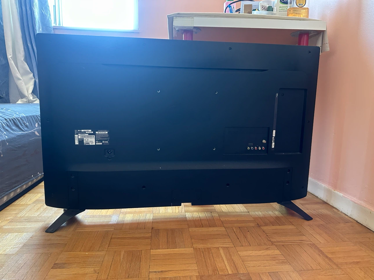 LG Television - photo 2